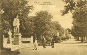 Siegesallee og statue av Kaiser Wilhelm I, Berlin (s/hv-bilde) av Photographer German
