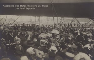 Tale av ordfører Dr. Reike til den tyske luftskipskonstruktøren Graf Ferdinand von Zeppelin (s/hvitt foto) av Photographer German