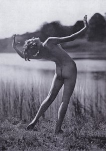 The Body Beautiful, Physical Culture for Women (s/hvitt-bilde) av Photographer German