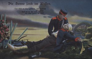 Solen gikk ned i vest: en tysk soldat som trøster sin døende kamerat på slagmarken (farget bilde) av Photographer German