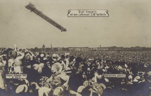Zeppelin LZ III flyr over Berlin av Photographer German