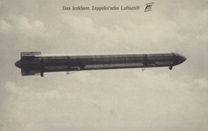 Zeppelin LZ III under flyging (s/hvitt bilde) av Photographer German