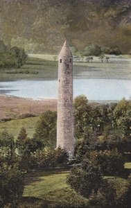 Irland: Ancient Round Tower, Glendalough, County Wicklow (farget bilde) av Photographer Irish