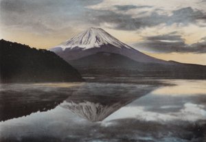 Japan, ca. 1912: Fuji-fjellet fra Shoji-sjøen (bilde) av Photographer Japanese