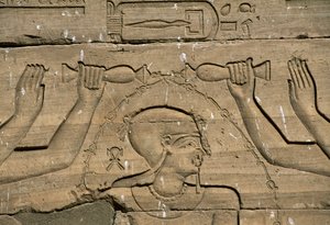 Basrelief, Temple of Kalabsha (også Temple of Mandulis), Aswan, Bygget ca 30 f.Kr., egyptisk sivilisasjon av Blaise Nicolas Le Sueur