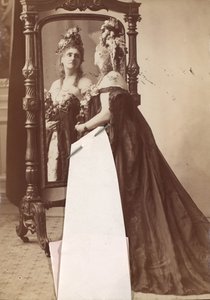 [Grevinne de Castiglione], 1895. av Pierre Louis Pierson