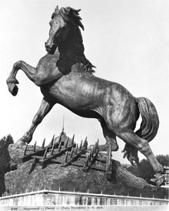 Hest med en harv, foran det første palasset i Trocadero konstruert for verdensutstillingen i 1878, 1878 (bronse)