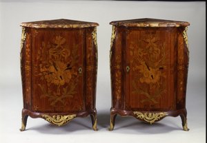 Par Louis XV intarsia-encoignus (tre- og Breccia-marmor)
