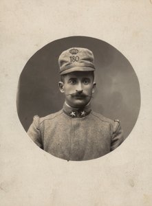 Album "The GM R. Army (1. verdenskrig)": soldat fra det 180. regimentet til den territoriale militsen (s/h-bilde) av Pisani Pisani