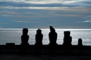 Moai-statuer, Rapa Nui nasjonalpark, Påskeøya, Chile av Polynesian Polynesian