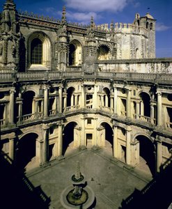 Utsikt over Claustro dos Felipes, fullført etter 1584 av Portuguese School