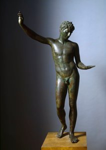Gresk kunst: "" den unge mannen fra Marathon"" (ephebe) statue av Hermes tenåring eller ung idrettsutøver - Bronseskulptur laget av Praxitele (4. århundre f.Kr.), 330 f.Kr. Dim. 130 cm - Athen, Nasjonalt arkeologisk museum - Maratongutten eller Maratonens 