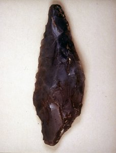 Piler peker i flint. Varese. Arkeologisk museum i Milano av Prehistoric Prehistoric