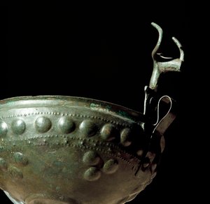 Etruskisk sivilisasjon: bronsekopp fra nekropolisen Tolfa, Lazio. 10. århundre f.Kr. Roma, Luigi Pigorini nasjonalmuseum for forhistorisk etnografi av Prehistoric Prehistoric