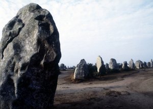 Megalittiske Carnac-monumenter i Kermario. av Prehistoric Prehistoric