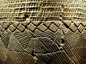 Keramikk med «kamtann»-dekor, rundt 8000 f.Kr. av den neolitiske perioden, Amsa-Dong, Korea. Fotografi, Seoul nasjonalmuseum, Republikken Korea av Prehistoric Prehistoric