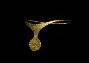 Forhistorisk kunst, bronsealder. Kultur av "" El Argar"". Diademe av "Caravaca eller Cehegin"" i gull. Arkeologisk museum i Madrid, Spania av Prehistoric Prehistoric