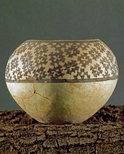 Forhistorie: leirvase med geometriske dekorasjoner av Anau-type fra stedet til Gheoksjur (Sør-Turkmenistan). 4000-3500 f.Kr. Eneolitikum, kobberalder. St. Petersburg, Hermitage Museum, Russland av Prehistoric Prehistoric