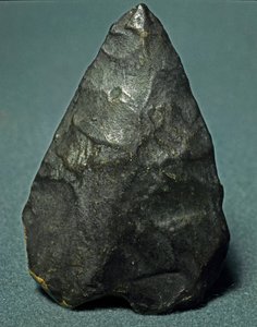 Forhistorie: flint amygdaloid biface. Nedre paleolittisk. Verone, Civic Museum of Natural History, Italia av Prehistoric Prehistoric