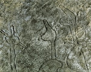 Forhistorie, bergkunst: helleristning (graffiti på stein) av en representasjon av en jaktscene. neolitikum, steinalder. (Aserbajdsjan) Bronsealder. Baku, Aserbajdsjan statlige religionshistoriske museum av Prehistoric Prehistoric