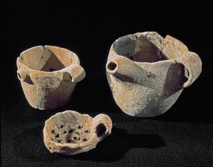 Forhistorie: diverse servisetilbehør. Jernalder. Fra Umbria. Perugia, Umbrias nasjonale arkeologiske museum av Prehistoric Prehistoric