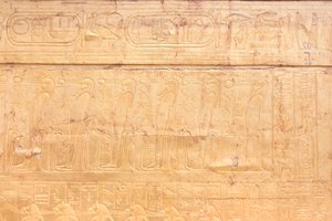 Den ytre gyldne helligdommen til Tutankhamons gravkammer, Egyptisk museum, Kairo, Egypt av Prehistoric Prehistoric