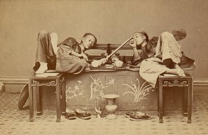 [Opiumsrøykere], 1870-tallet. av Pun Lun