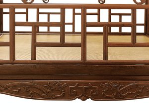 Detalj av en Huanghuali seks-stolper himmelseng, Jiazichuang Qing-dynastiet (tre) (se også 469034) av Qing Dynasty Chinese School