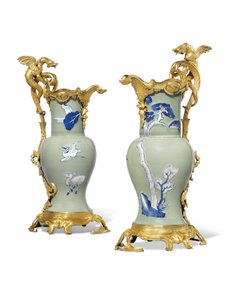 Ein Paar Louis XV Kannen, Porzellan 1662-1722, Montierungen ca. 1745-49