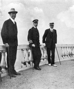 Kong George I av Hellas med Commodore Keppel og Lord Howe, Korfu, Hellas, 1908. av Queen Alexandra