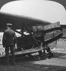 Panserbelagt tysk fly brukt til å angripe de allierte skyttergravene, første verdenskrig, c1914-c1918 av Realistic Travels Publishers