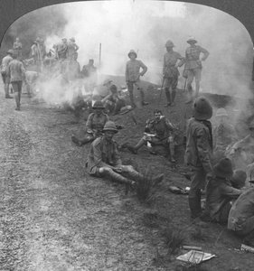 Tidlig morgen leirbranner og frokost i Persiabukta, første verdenskrig, c1914-c1918 av Realistic Travels Publishers