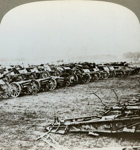 Hundrevis av tyske kanoner tatt til fange ved Couralette, Frankrike, slaget ved Somme, første verdenskrig, 1916 av Realistic Travels Publishers