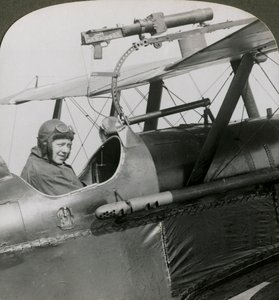 Sopwith Scout med fotografisk pistol montert på den øvre fløyen, første verdenskrig, 1914-1918. av Realistic Travels Publishers
