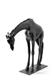 Stor giraff med senket hode, modellert 1909-10, støpt før 1913 (bronse) (se også 3084917-43) av Rembrandt Bugatti