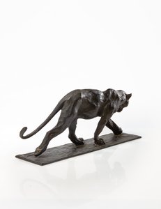 Panther walking, bakre ben hevet, ca. 1904 (patinert bronse) av Rembrandt Bugatti