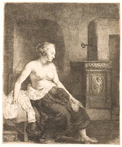Kvinne som sitter halvkledd ved siden av en komfyr av Rembrandt van Rijn