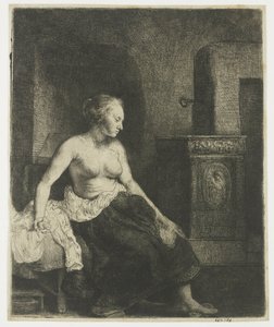 Kvinne som sitter halvkledd ved siden av en komfyr av Rembrandt van Rijn