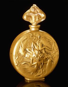 Rosace figurer på en duftflaske, av Rene Jules Lalique