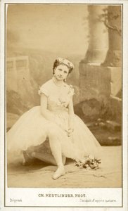 Angelina Fioretti, italiensk ballerina fra Paris Opera (s/hv-bilde) av Reutlinger Studio (after)