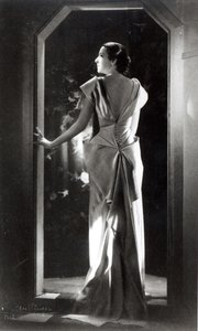 Kjole designet av Madeleine Vionnet (1876-1975)