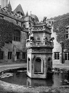 Fontene i klosteret i Newstead Abbey, Nottingham, 1902-1903. av Richar Keene