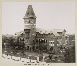 Sykehus Byculla Railway Hospital, India, ca 1930 av John Pardon