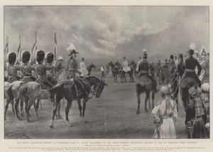 The Great Coronation Review på Aldershot, 16. juni, dronning Alexandra, i kongens fravær, og presenterte farger til det andre Highland Light Infantry