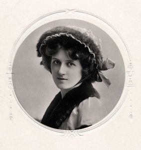 Nina Sevening , britisk skuespillerinne, tidlig på 1900-tallet.