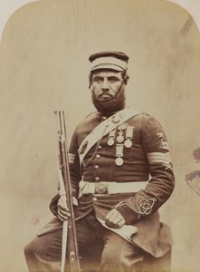 Fargesersjant J. Stanton, Royal Sappers and Miners, 1856 (sepia-bilde) av Robert Howlett