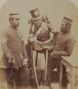 Fargesersjanter J. Stanton, Kester Knight og W. Bruce, Royal Sappers and Miners, 1856 (sepia-bilde) av Robert Howlett