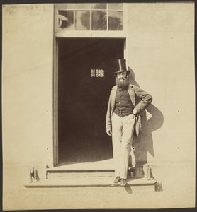 Mann som står i en døråpning ved Hythe-kasernen av Roger Fenton