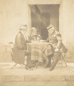 Krigsrådet om morgenen da Mamelon ble inntatt. Lord Raglan, Omar Pasha, M..., 1855. av Roger Fenton