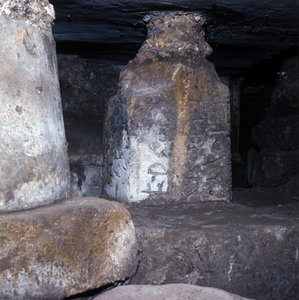 Antikkens Roma, arkaisk periode: tempel bygget under lapis niger (svart stein) i det romerske forumet og med en av de eldste inskripsjonene på latin. 6. århundre f.Kr. Italia av Roman